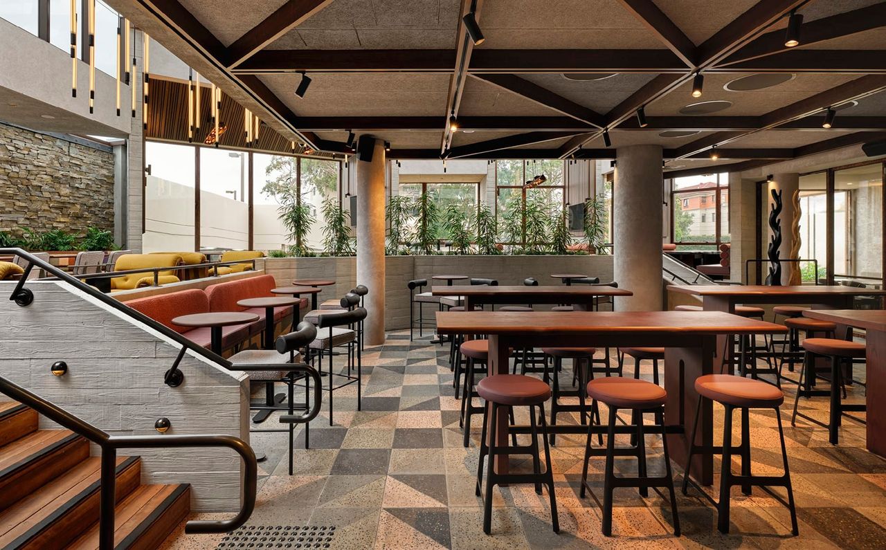 LARGE OPEN ALFRESCO SPACE