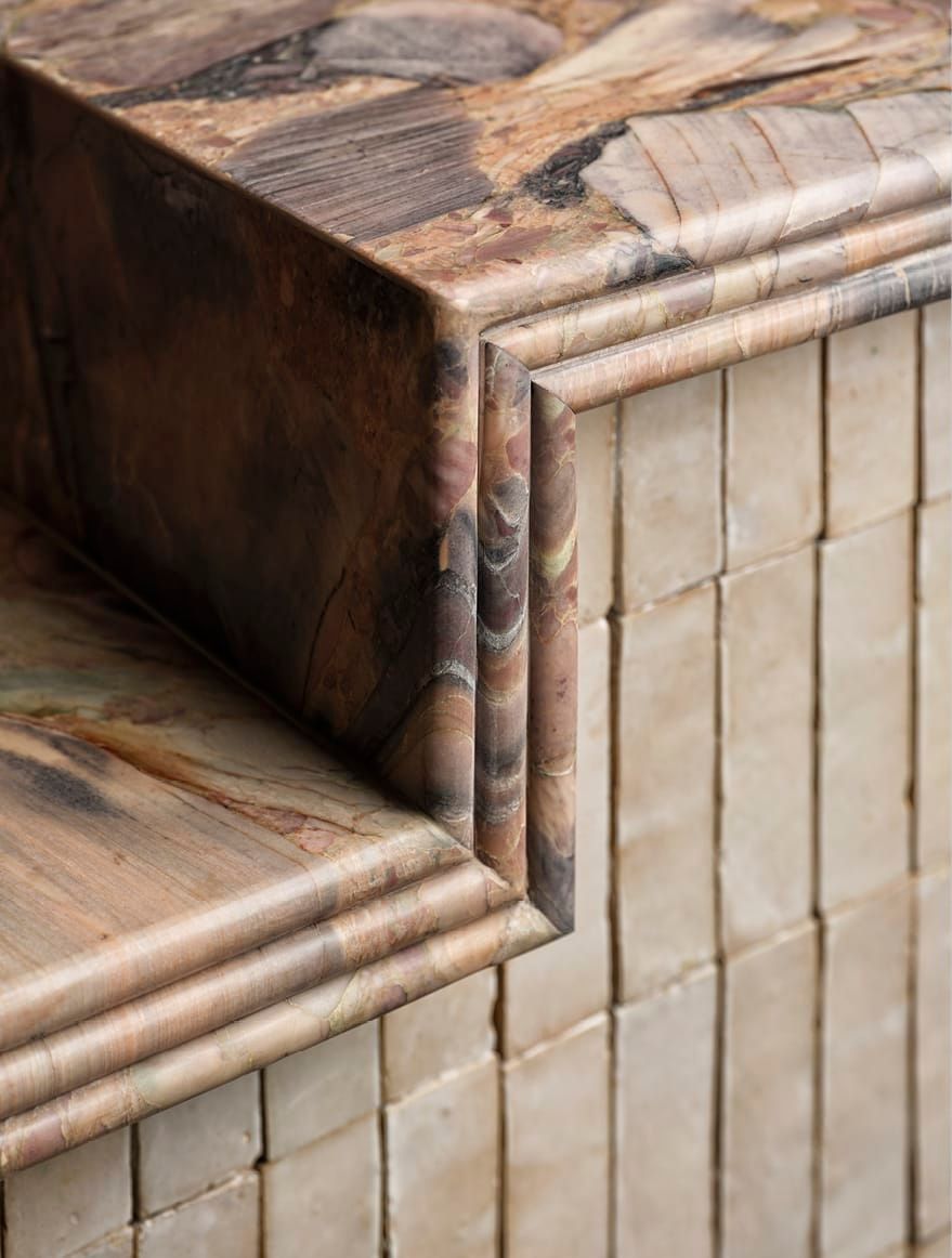 DETAILS OF FINISHES TO BAR