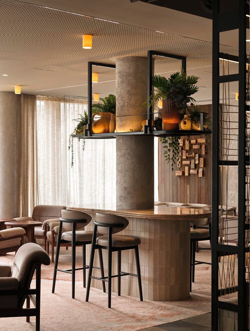 PRIVATE ROOM AND LOUNGE
