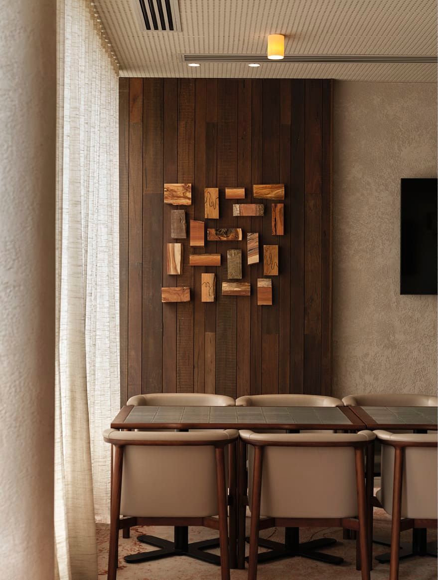 CRAFTED DETAILS OF THE PRIVATE ROOM AND LOUNGE