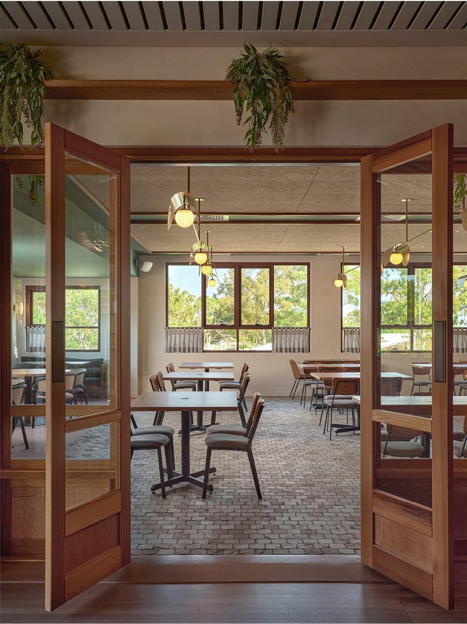 GENEROUS SEATING AND BISTRO STYLE DINING