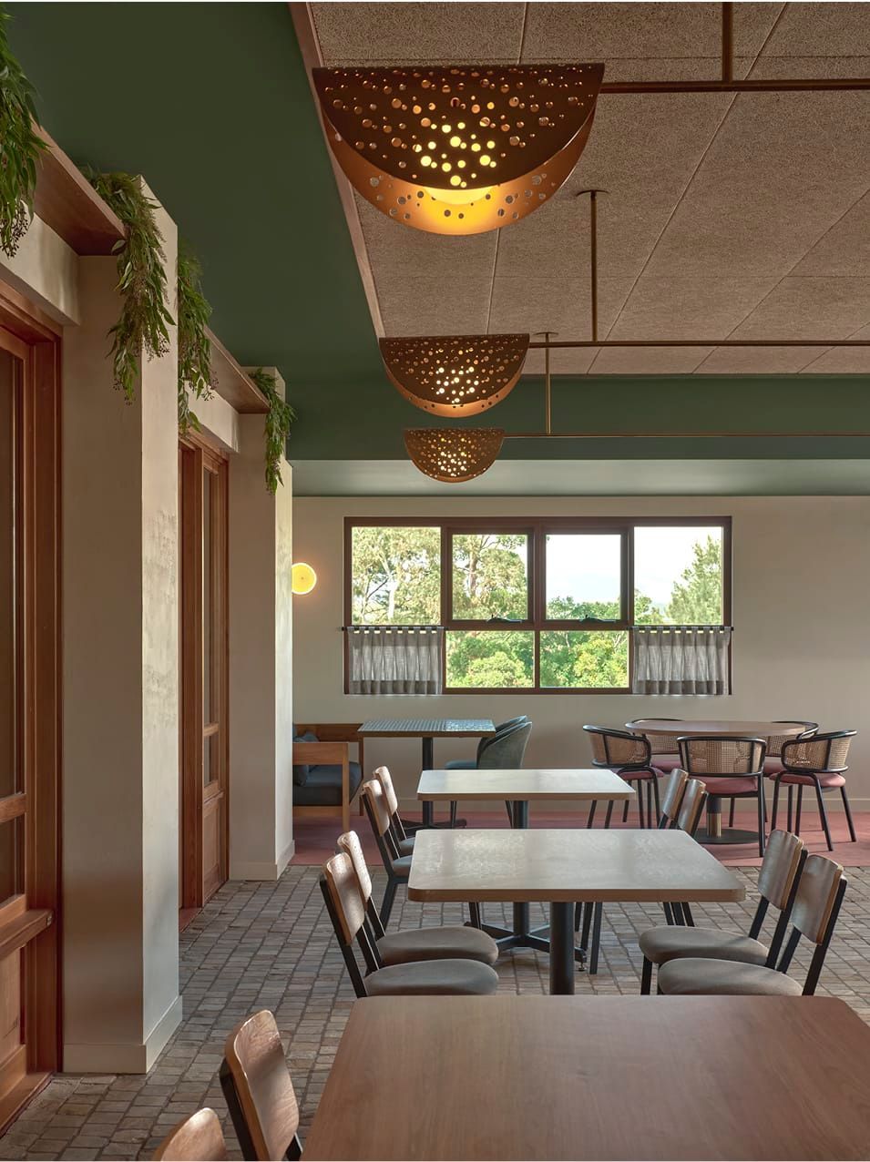 GENEROUS SEATING AND BISTRO STYLE DINING