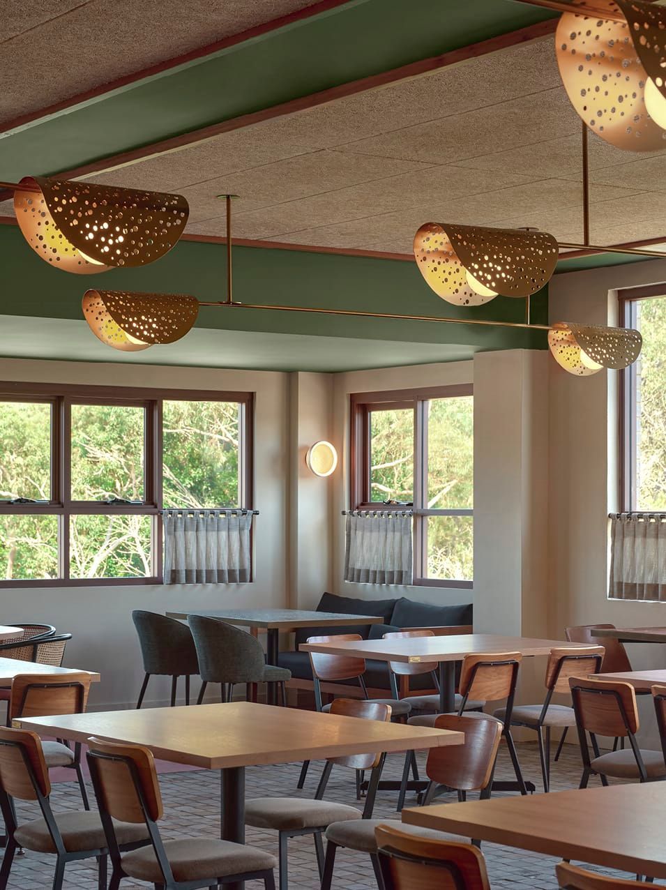 BISTRO DINING IN THE TREETOPS