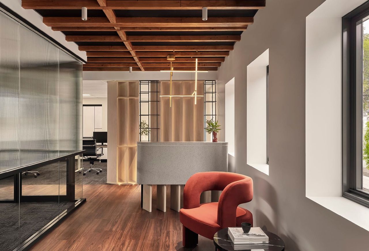 ENTRY FOYER AND MEETING SPACES