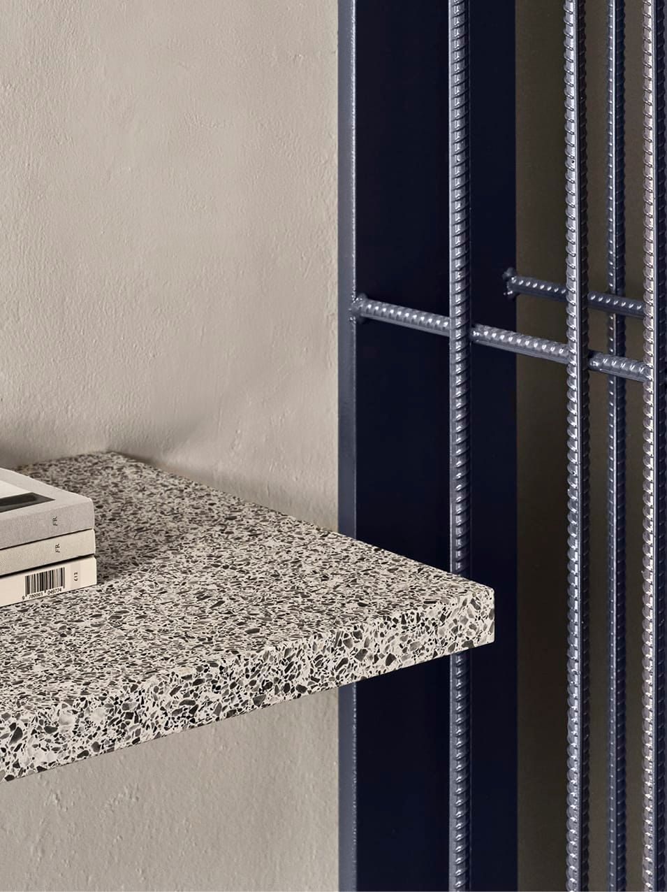 EXPOSED BEAMS AND CONSTRUCTION MATERIALS USED IN FITOUT