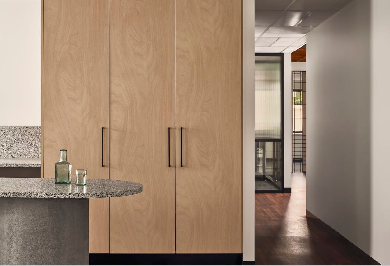 CONTEMPORARY FORM-PLY JOINERY, CONCRETE, TIMBER AND STONE DETAILED COMMUNAL SPACES